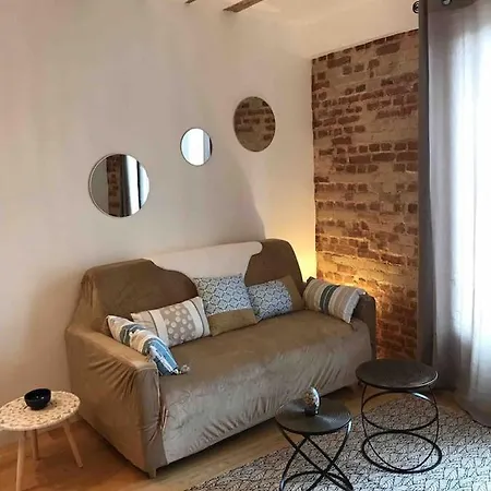 Nid Douillet Sur Trouville-sur-Mer